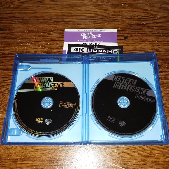 Central Intelligence (Blu-ray / DVD, 2016) Kevin Hart Dwayne Johnson - Picture 2 of 3